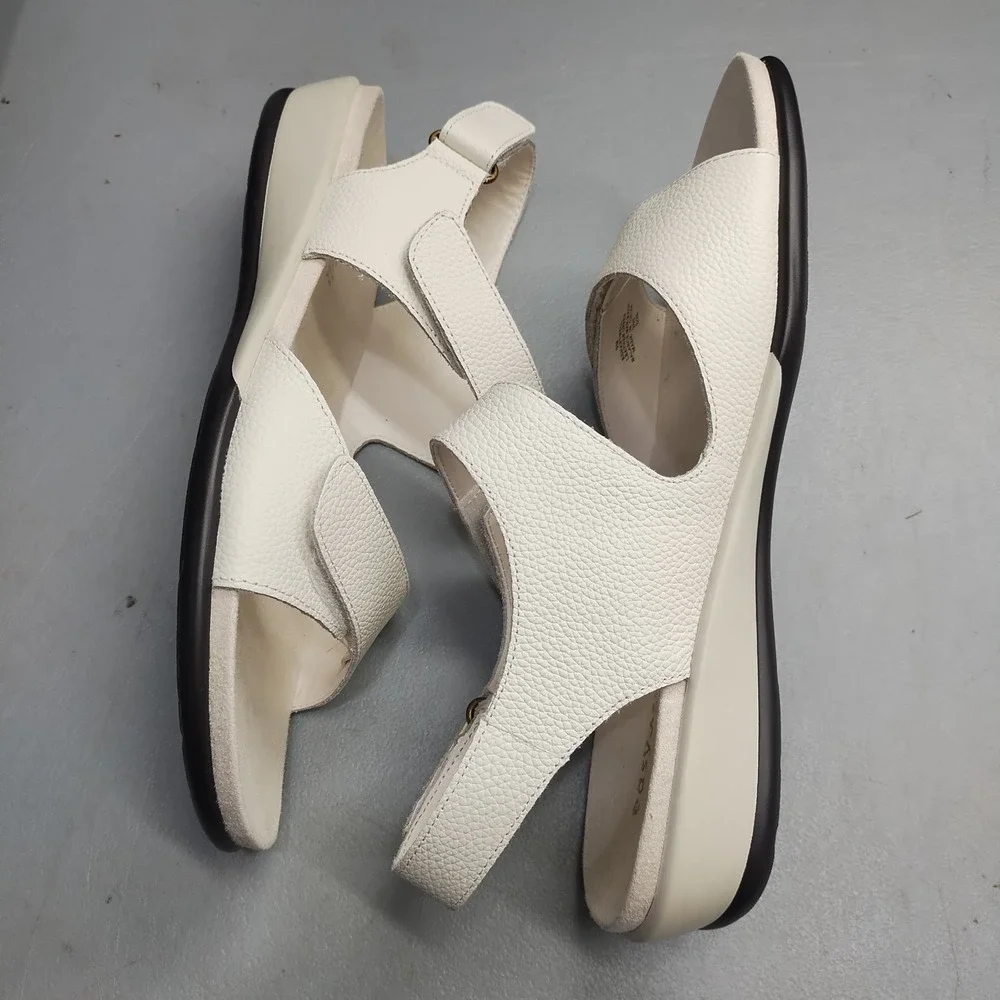 Easy Spirit Hartwell Sandals Womens Size 9M White Leather Open Toe Hook & Loop